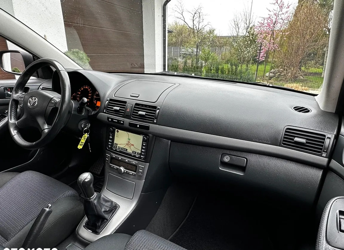 Toyota Avensis cena 19900 przebieg: 260000, rok produkcji 2007 z Radom małe 497